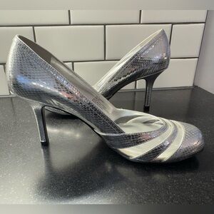 BCBG Paris PL-Danny Heel in Metallic Silver Shoe Size 9 NEW